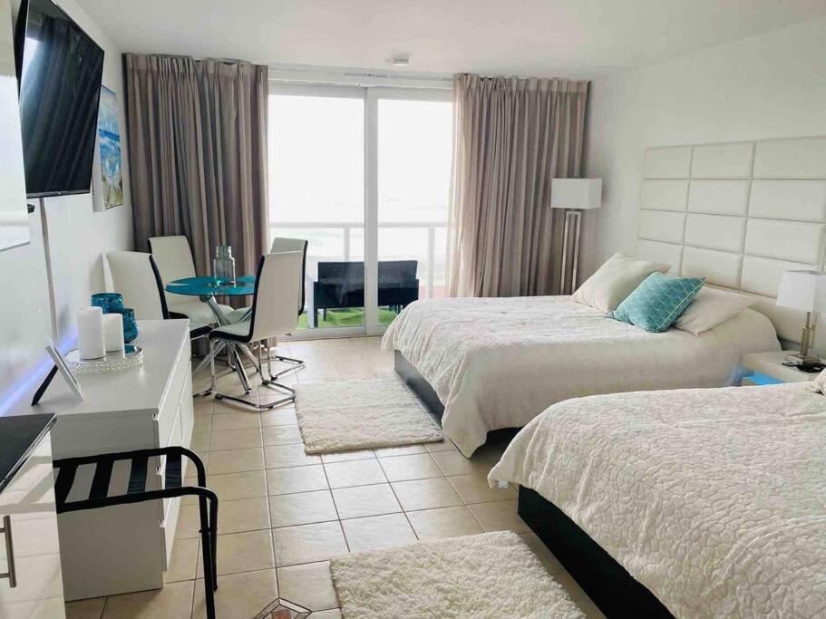 Alojamiento Con Balcon Hacia La Playa 115 Miami Beach Luaran gambar
