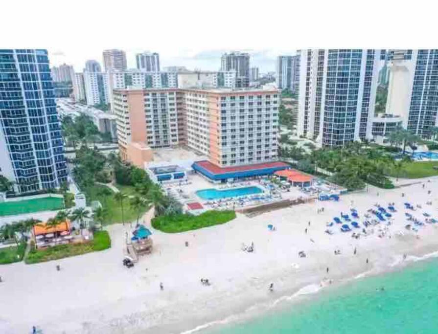 Alojamiento Con Balcon Hacia La Playa 115 Miami Beach Luaran gambar